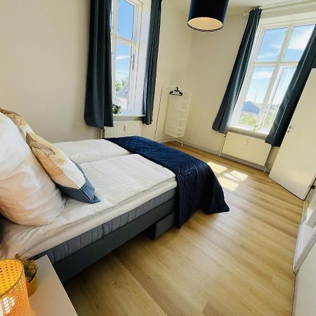 Aday - Blue Light Suite Apartment In The Center Of Йеррінґ Екстер'єр фото