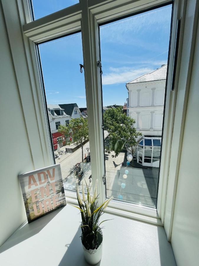 Aday - Blue Light Suite Apartment In The Center Of Йеррінґ Екстер'єр фото