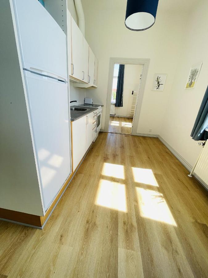 Aday - Blue Light Suite Apartment In The Center Of Йеррінґ Екстер'єр фото