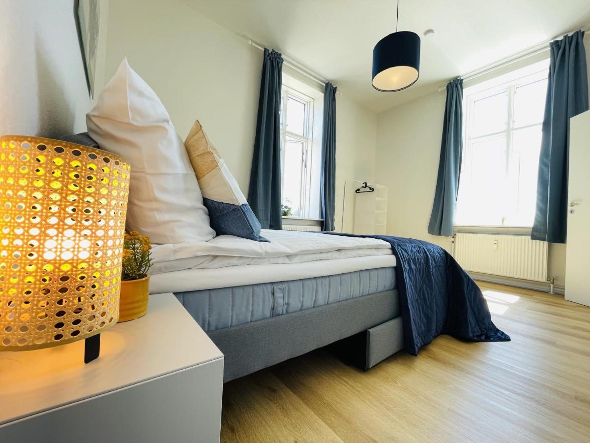 Aday - Blue Light Suite Apartment In The Center Of Йеррінґ Екстер'єр фото